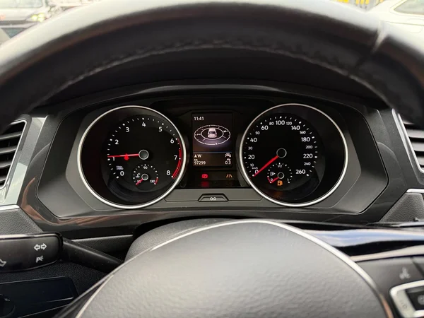 VOLKSWAGEN Tiguan (2020) — foto 7 van 24