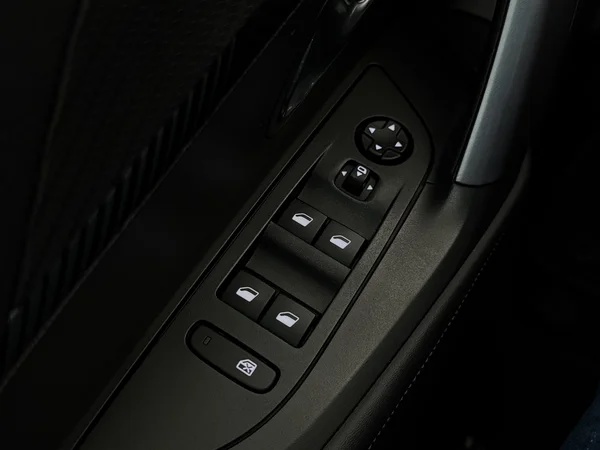 PEUGEOT e-2008 (2020) — foto 19 van 31