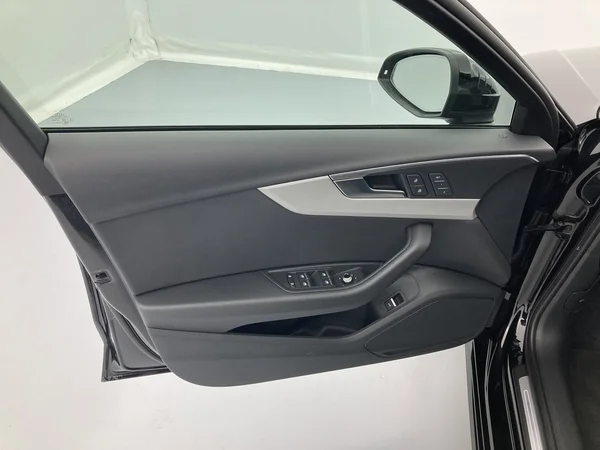 AUDI A4 Avant (2023) — foto 16 van 36