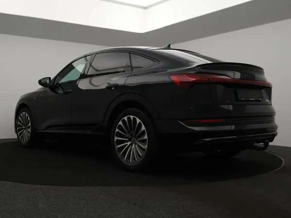 Audi e-tron (2021) — foto 27 van 29