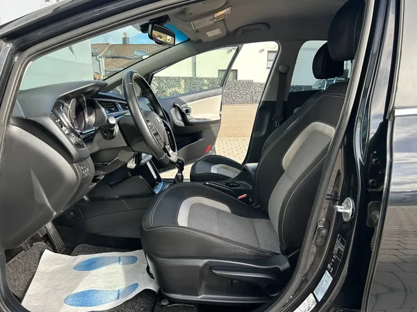 Kia Ceed (2016) — foto 17 van 19