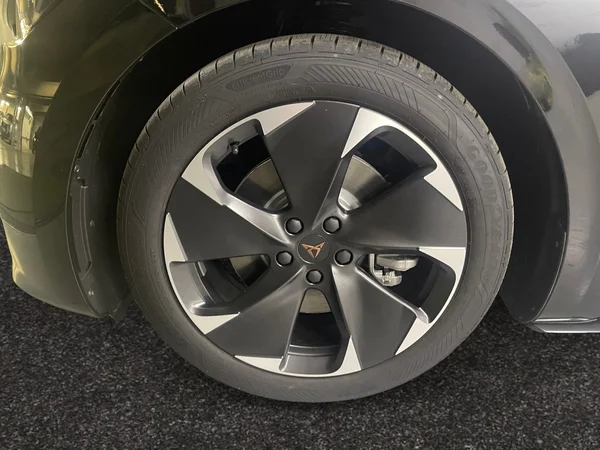 CUPRA Born (2025) — foto 13 van 15