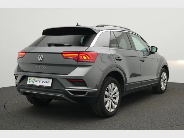 VOLKSWAGEN T-Roc (2019) — foto 12 van 24