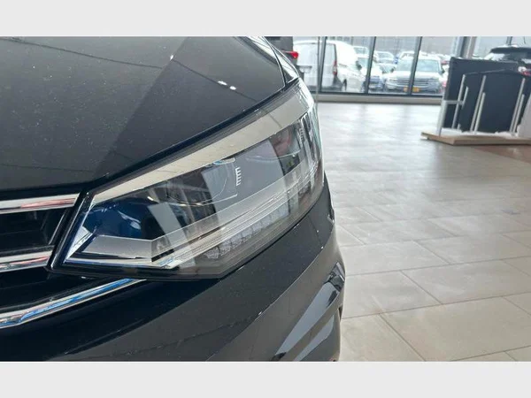 VOLKSWAGEN Touran (2026) — foto 8 van 17