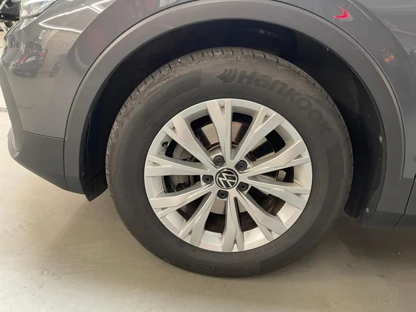 VOLKSWAGEN Tiguan (2022) — foto 16 van 24