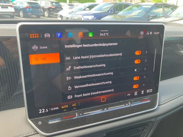 VOLKSWAGEN Tiguan eHybrid (PHEV) (2025) — foto 17 van 24