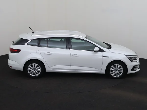RENAULT Megane (2022) — foto 26 van 30
