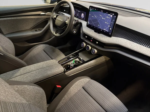 SKODA Superb Combi (2026) — foto 9 van 15