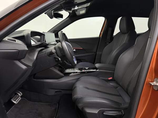 PEUGEOT e-2008 (2022) — foto 2 van 31