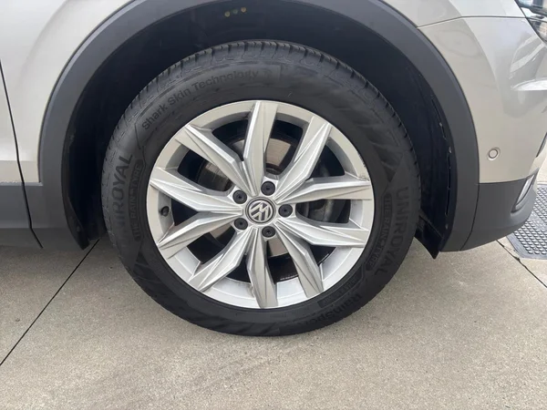 VOLKSWAGEN Tiguan (2017) — foto 17 van 24