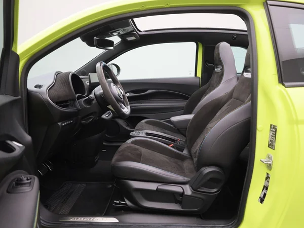 Fiat 500C (2023) — foto 3 van 48