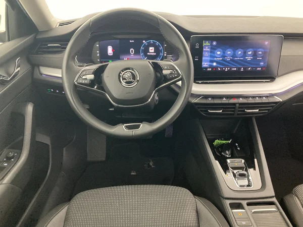 SKODA Octavia Combi (2021) — foto 6 van 36