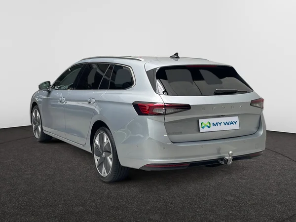 SKODA Superb Combi (2025) — foto 9 van 16