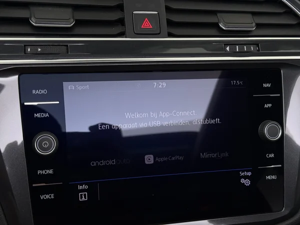 VOLKSWAGEN Tiguan Allspace (2018) — foto 13 van 33