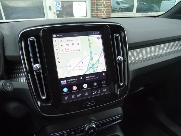 Volvo XC40 (2023) — foto 11 van 28