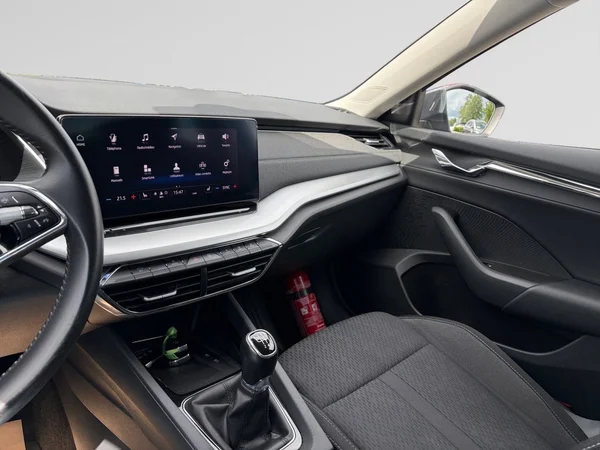 SKODA Octavia Combi (2023) — foto 14 van 14