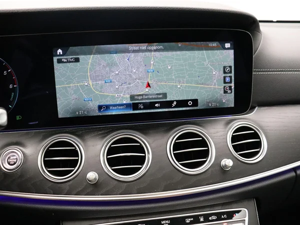 Mercedes-Benz E-Klasse (2022) — foto 14 van 33