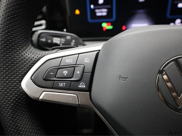 VOLKSWAGEN Tiguan (2024) — foto 24 van 24
