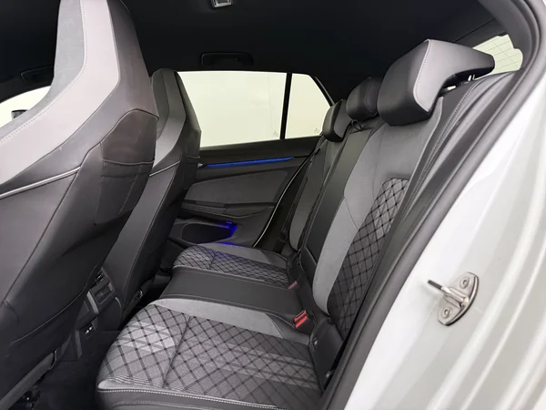 VOLKSWAGEN Golf (2022) — foto 5 van 28