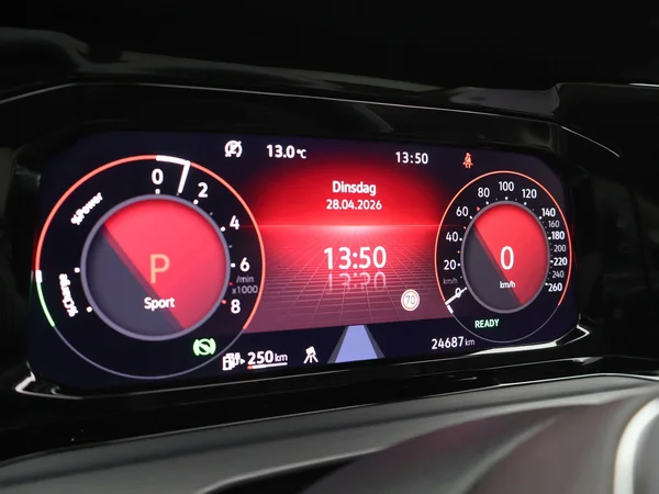 VOLKSWAGEN Golf VIII eHybrid (PHEV) (2024) — foto 13 van 23