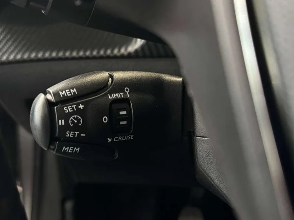 Peugeot 208 (2023) — foto 9 van 17