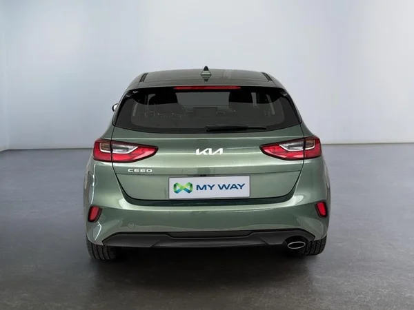 KIA Ceed (2023) — foto 16 van 17