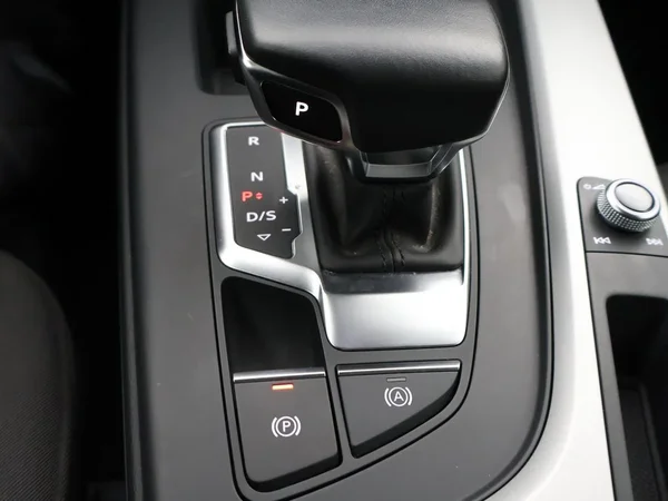 Audi A4 (2024) — foto 10 van 28