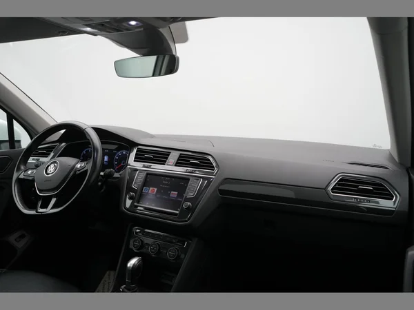 VOLKSWAGEN Tiguan (2016) — foto 26 van 30