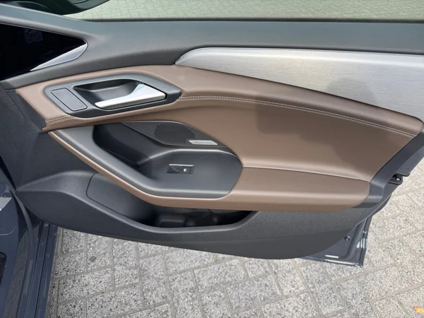 AUDI A6 Sportback e-tron (2025) — foto 10 van 24