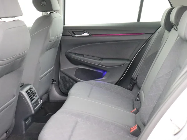 VOLKSWAGEN Golf (2024) — foto 5 van 27