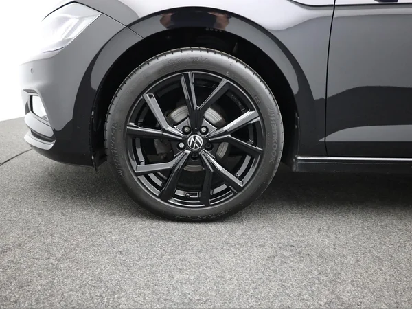 VOLKSWAGEN Polo (2019) — foto 3 van 19