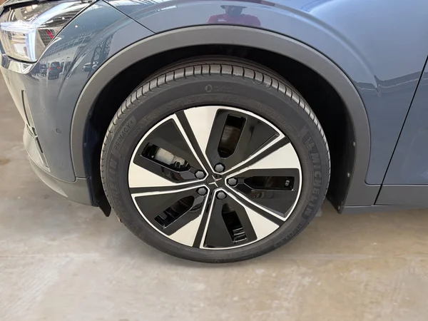 Polestar 2 (2024) — foto 3 van 30