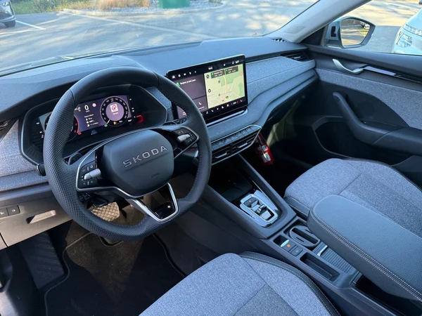 SKODA Octavia Combi (2026) — foto 2 van 17