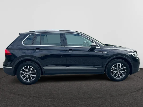 VOLKSWAGEN Tiguan (2021) — foto 8 van 17