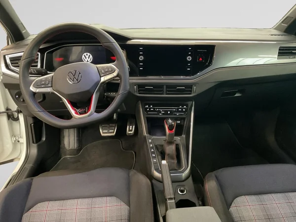 VOLKSWAGEN Polo GTI (2025) — foto 2 van 24