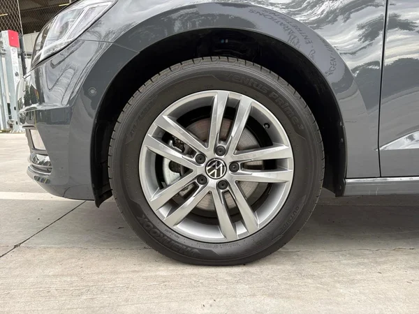 VOLKSWAGEN Touran (2025) — foto 16 van 24