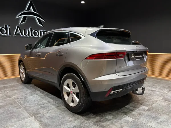 Jaguar E-Pace (2021) — foto 24 van 26