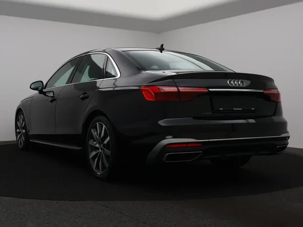 Audi A4 (2022) — foto 16 van 28