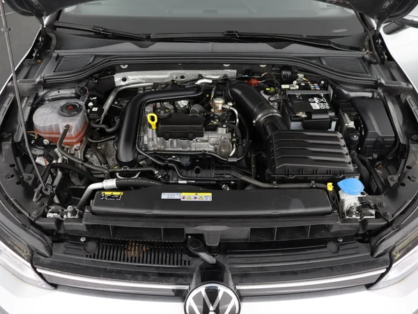 VOLKSWAGEN Golf (2024) — foto 6 van 27