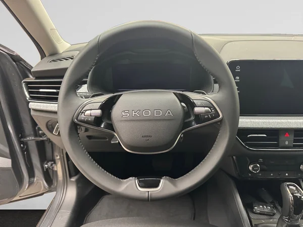 SKODA Kamiq (2025) — foto 3 van 16