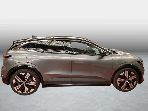 Renault Megane E-Tech (2022) — foto 10 van 14