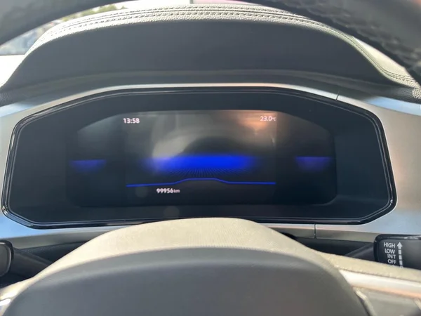 VOLKSWAGEN T-Roc (2023) — foto 6 van 17
