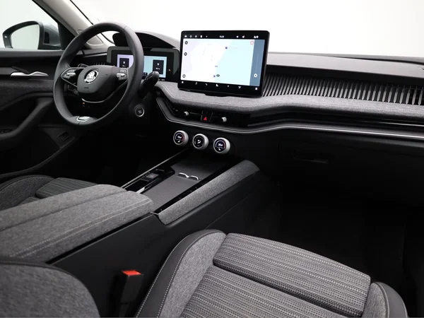 SKODA Superb Combi (2025) — foto 17 van 23