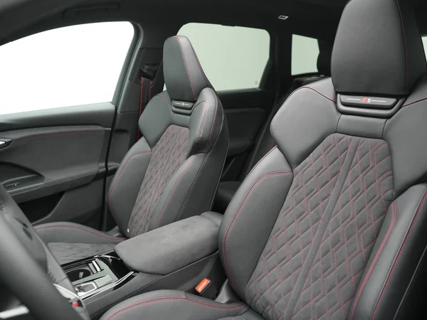 AUDI Q6 e-tron (2026) — foto 37 van 40