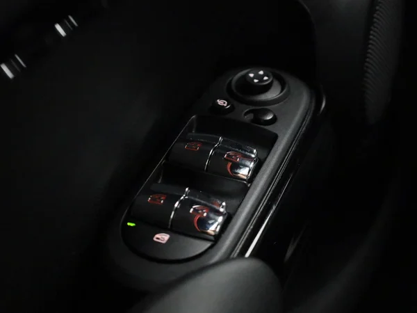 MINI One (2022) — foto 22 van 39