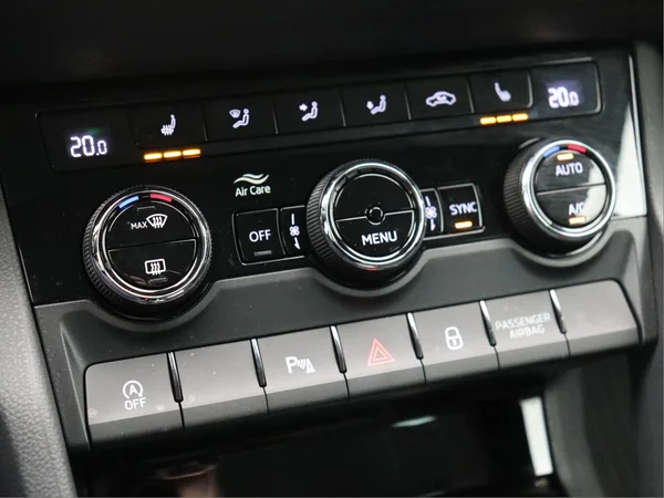 SKODA Karoq (2024) — foto 16 van 16