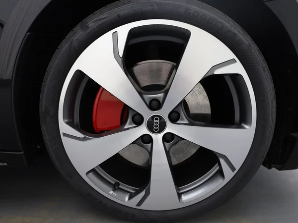 AUDI A5 Avant e-hybrid (PHEV) (2025) — foto 17 van 21