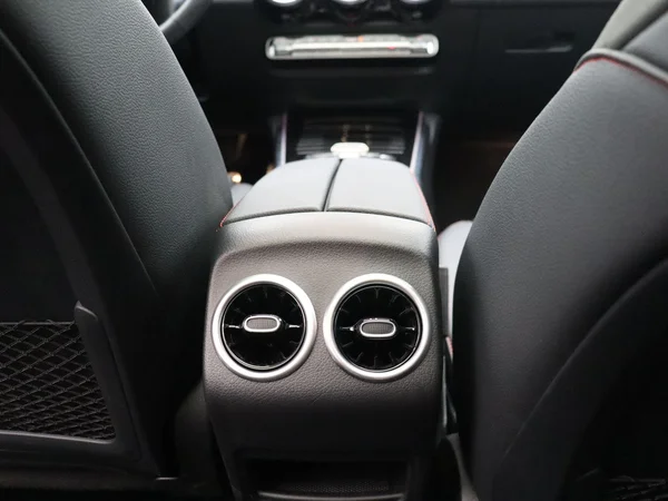 Mercedes-Benz EQB (2025) — foto 14 van 28