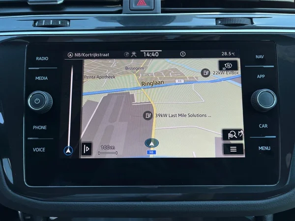 VOLKSWAGEN Tiguan (2022) — foto 5 van 22
