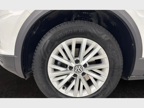 Volkswagen T-Roc (2018) — foto 2 van 26